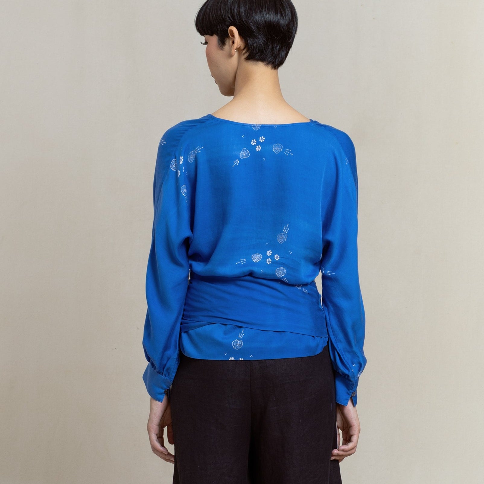 batik top, batik blouse, indigo dye, naturally dye, women's fashion