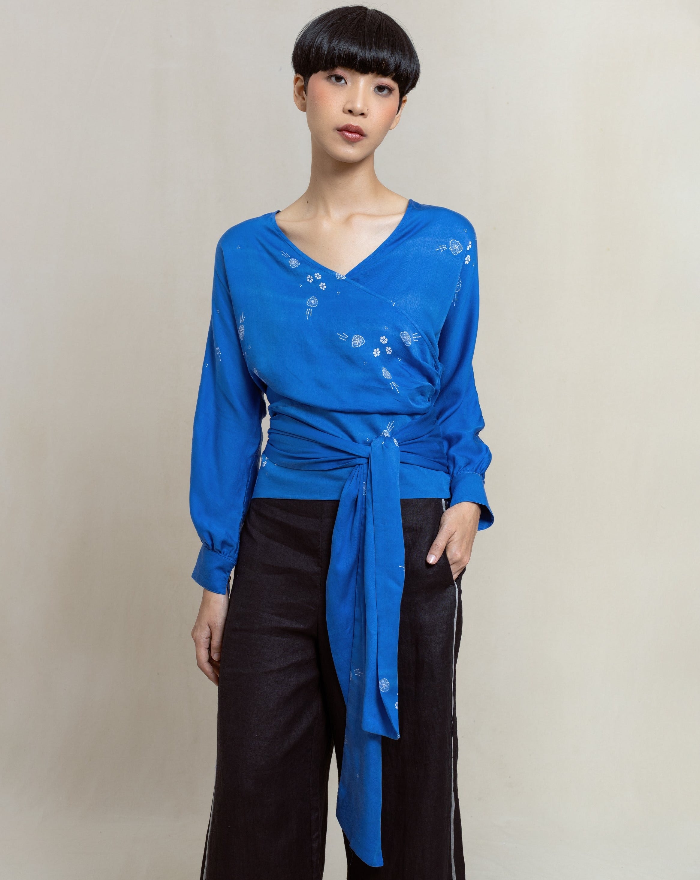 batik top, batik blouse, indigo dye, naturally dye, women's fashion