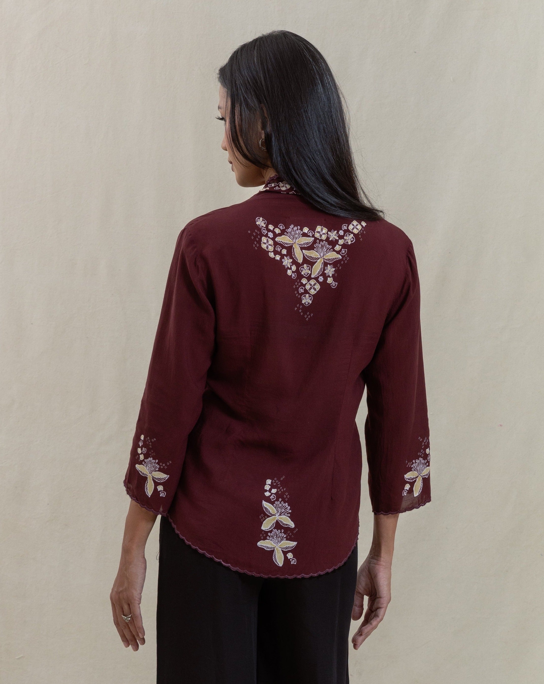 kebaya, kebaya modern, batik, batik indonesia, batik tulis, natural dye, plant based, womenswear, women's fashion, traditional clothing