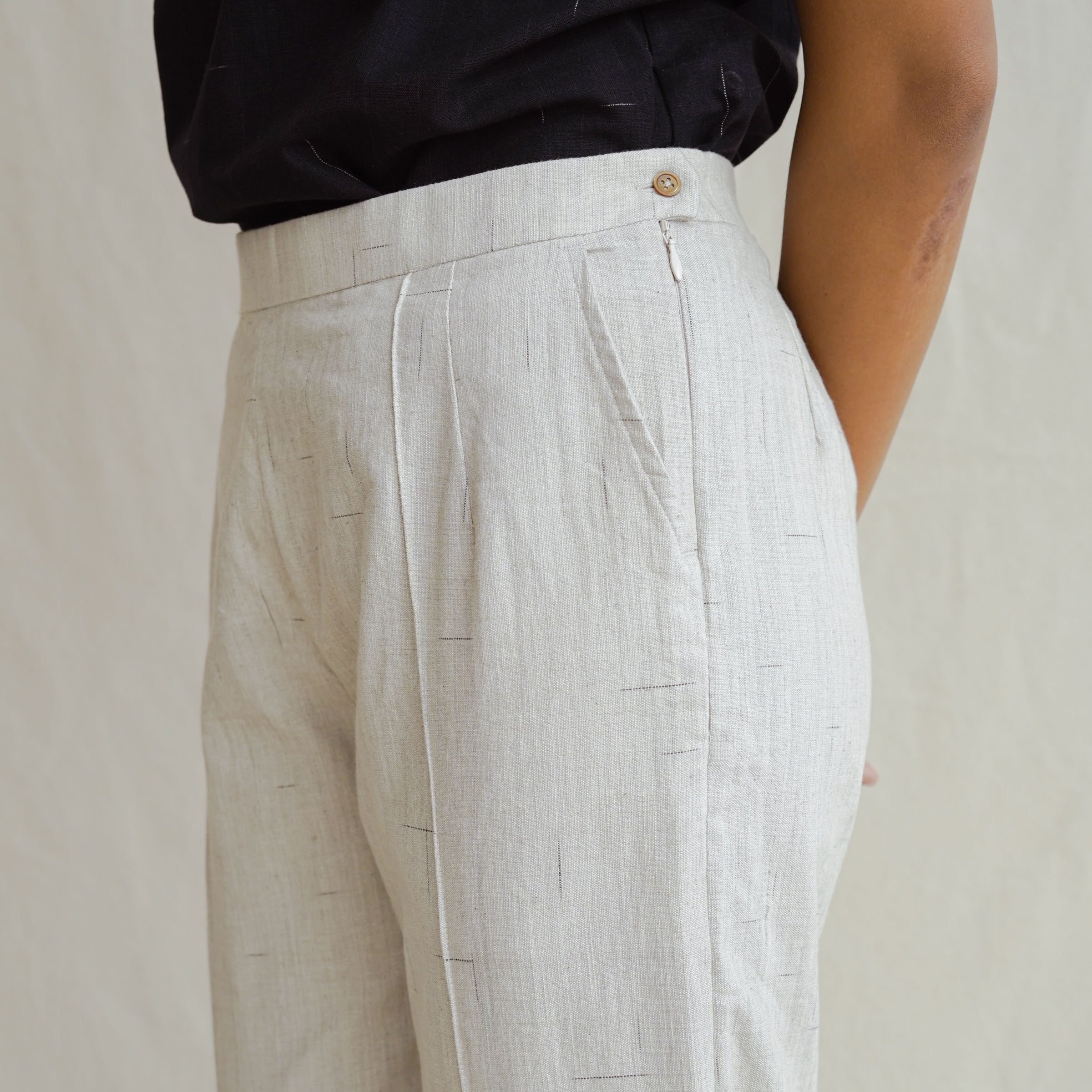 PAGISENJA - Fitted Pants